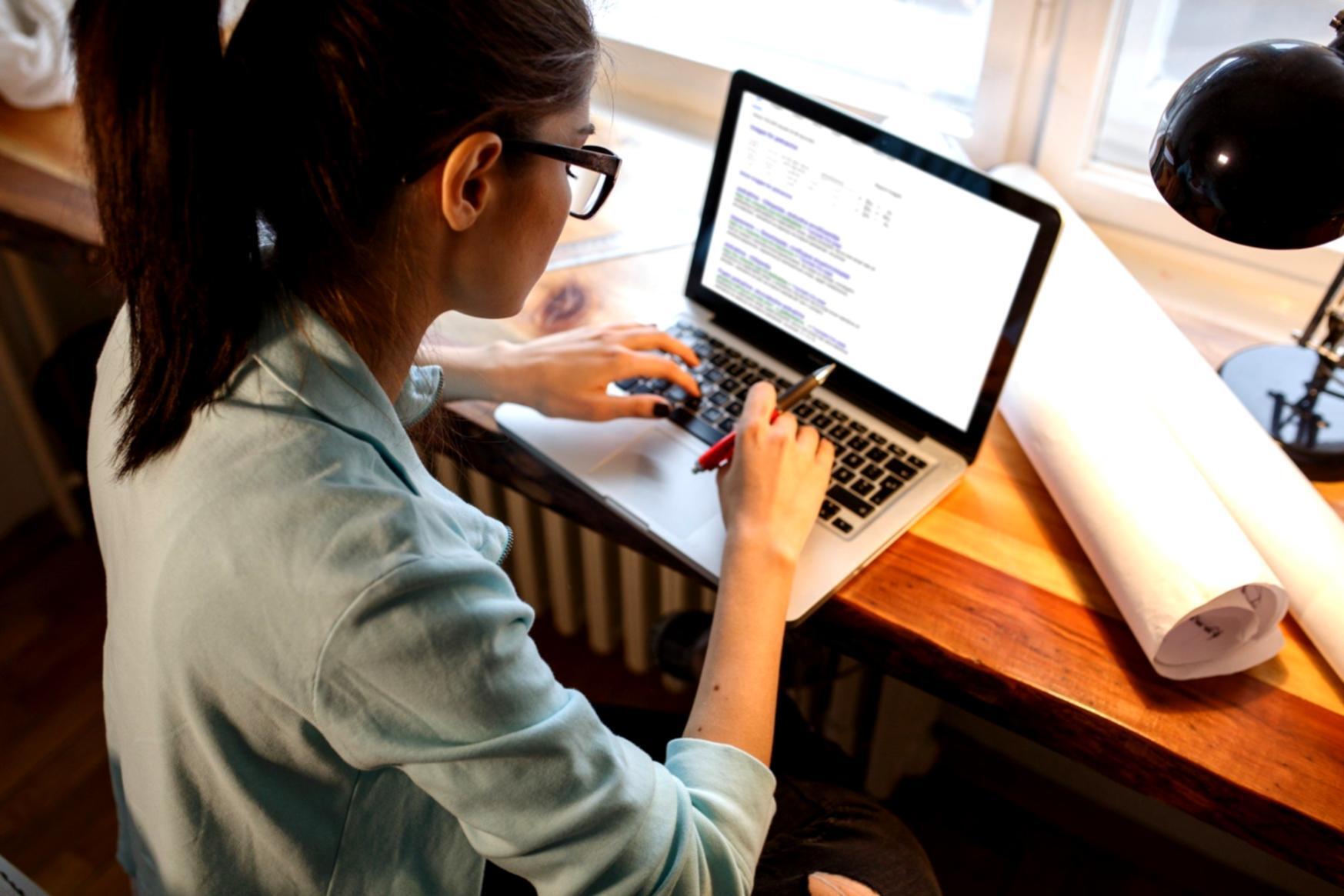 Зв'яжіться з нами